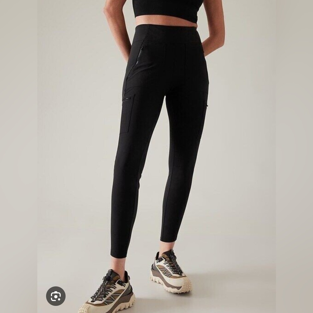 Like New Athleta Headlands Hybrid Cargo Tight